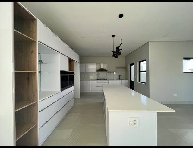 4 BEDROOM HOUSE FOR SALE IN SANDOWN